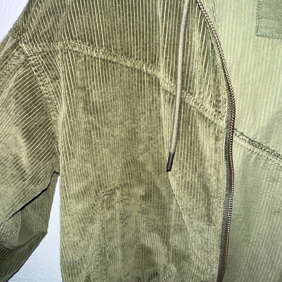 American Eagle olive green corduroy bomber jacket- size small (fit is baggier) - Picture 3 of 6